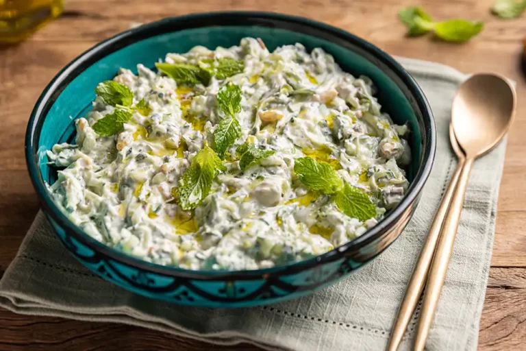 Salada de Pepino com Uva Passa